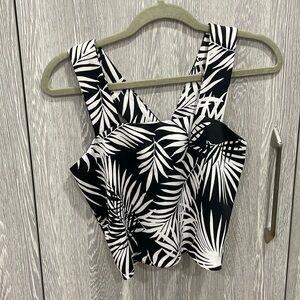 NWT - AQUA - BLOOMINGDALES EXCLUSIVE- CROP TOP - SIZE M